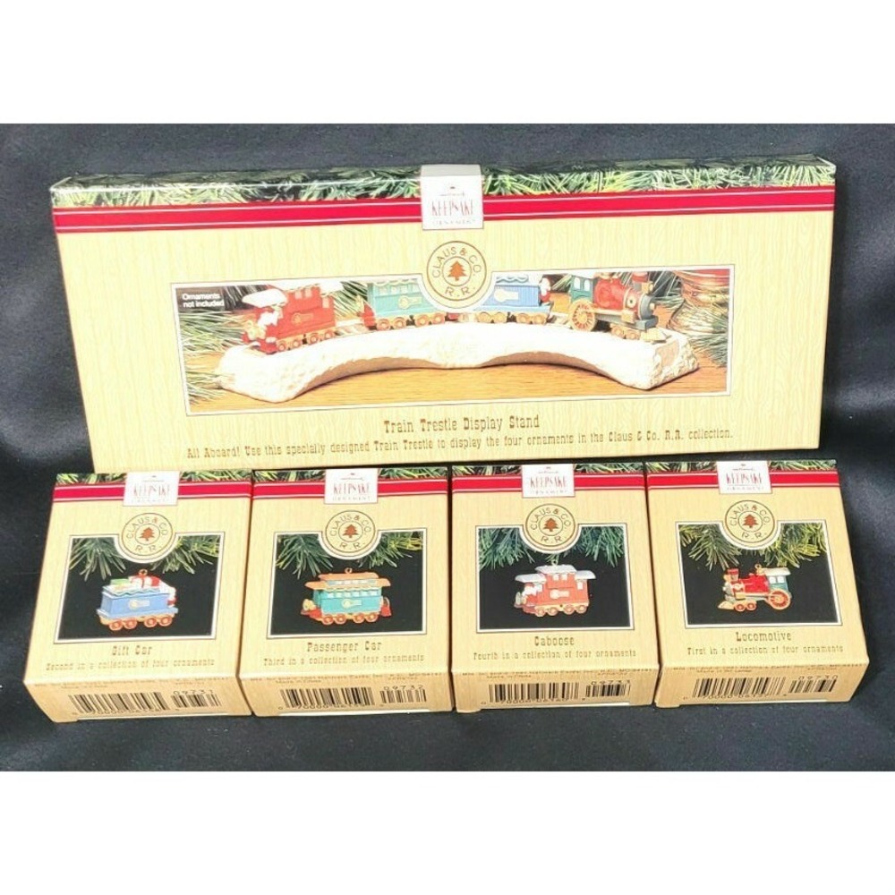 Vintage 1991 Hallmark Christmas Train Display Ornaments Stand Caboose Locomotive